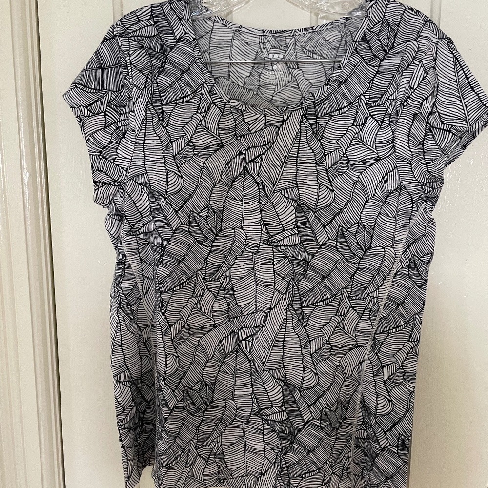 Title nine Tshirt Medium